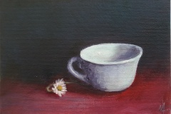 Teacup with daisy